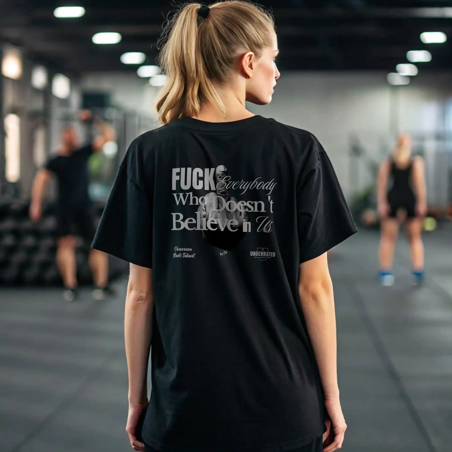 CAMISETA OVERSIZE MUJER FUCK EVERYONE WHO DOESNT BELIEVE IN US EN UNDERRATED.ES
