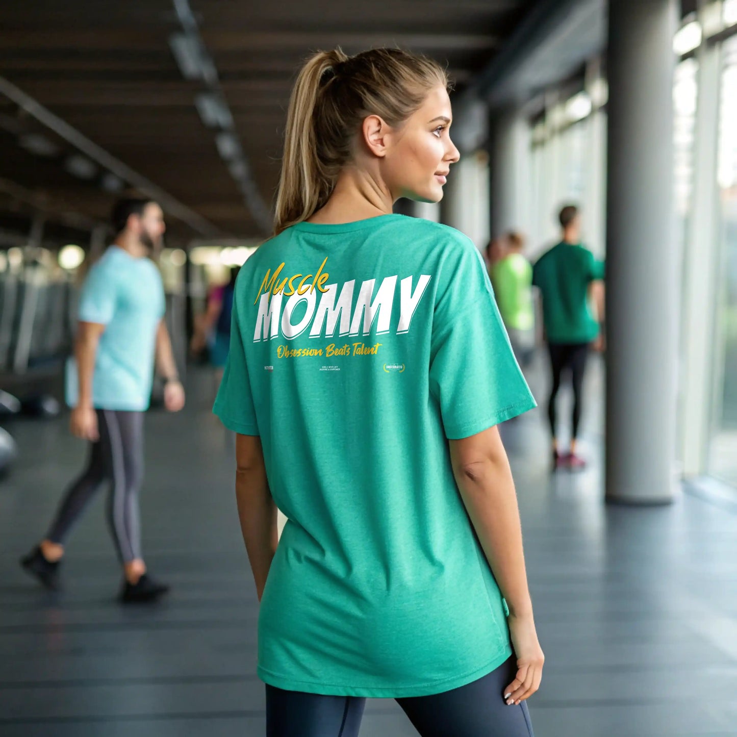 Camiseta oversize gym mujer muscle mommy en underrated.es