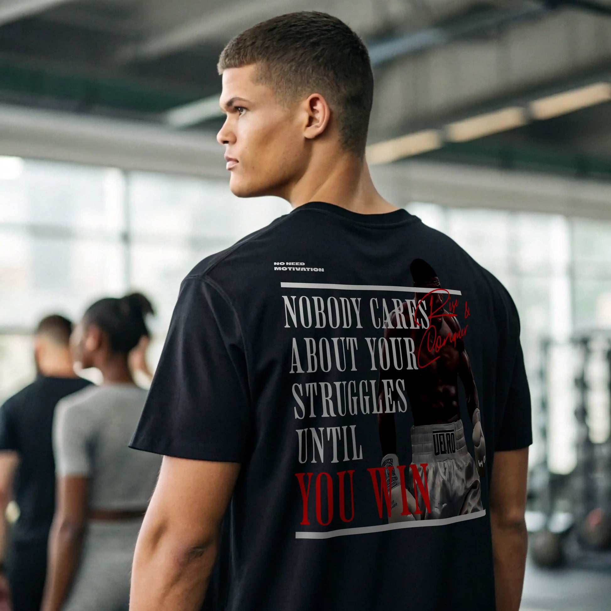 Camiseta oversize RISE & CONQUER