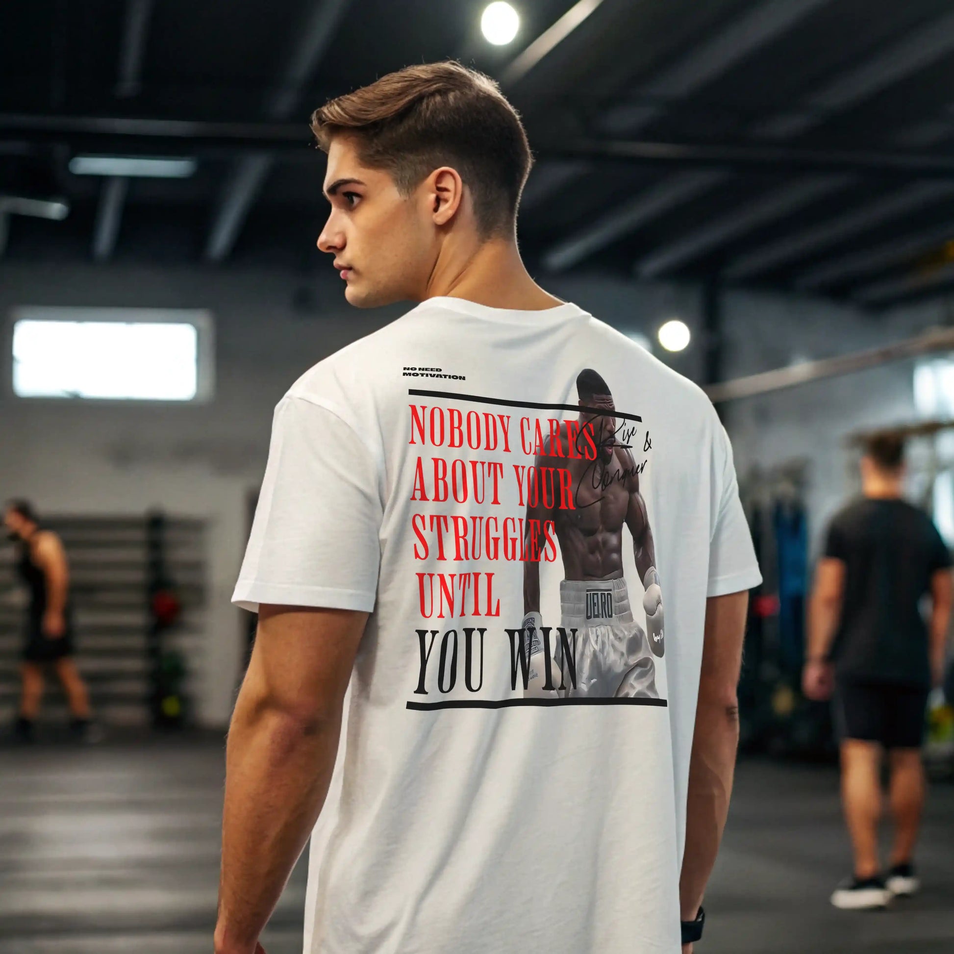 Camiseta oversize RISE & CONQUER