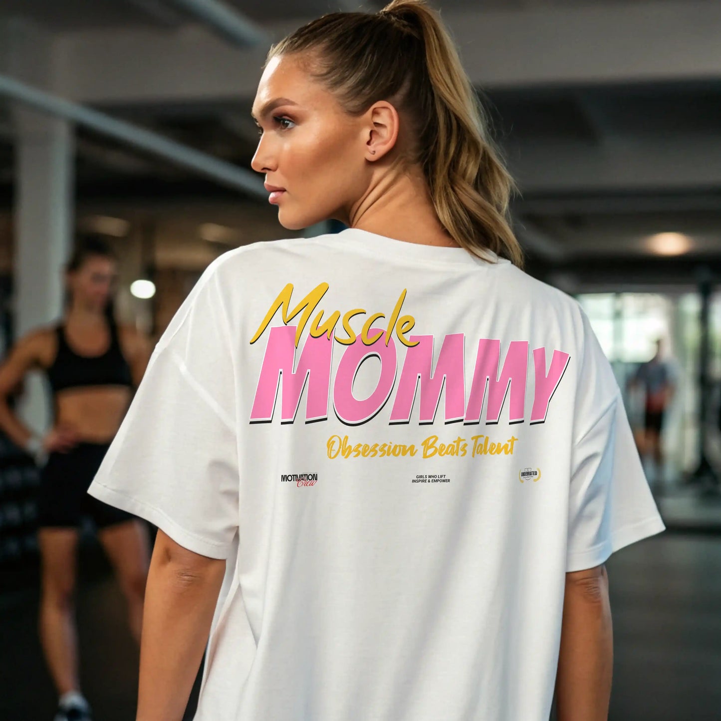 Camiseta oversize mujer MUSCLE MOMMY EN UNDERRATED.ES