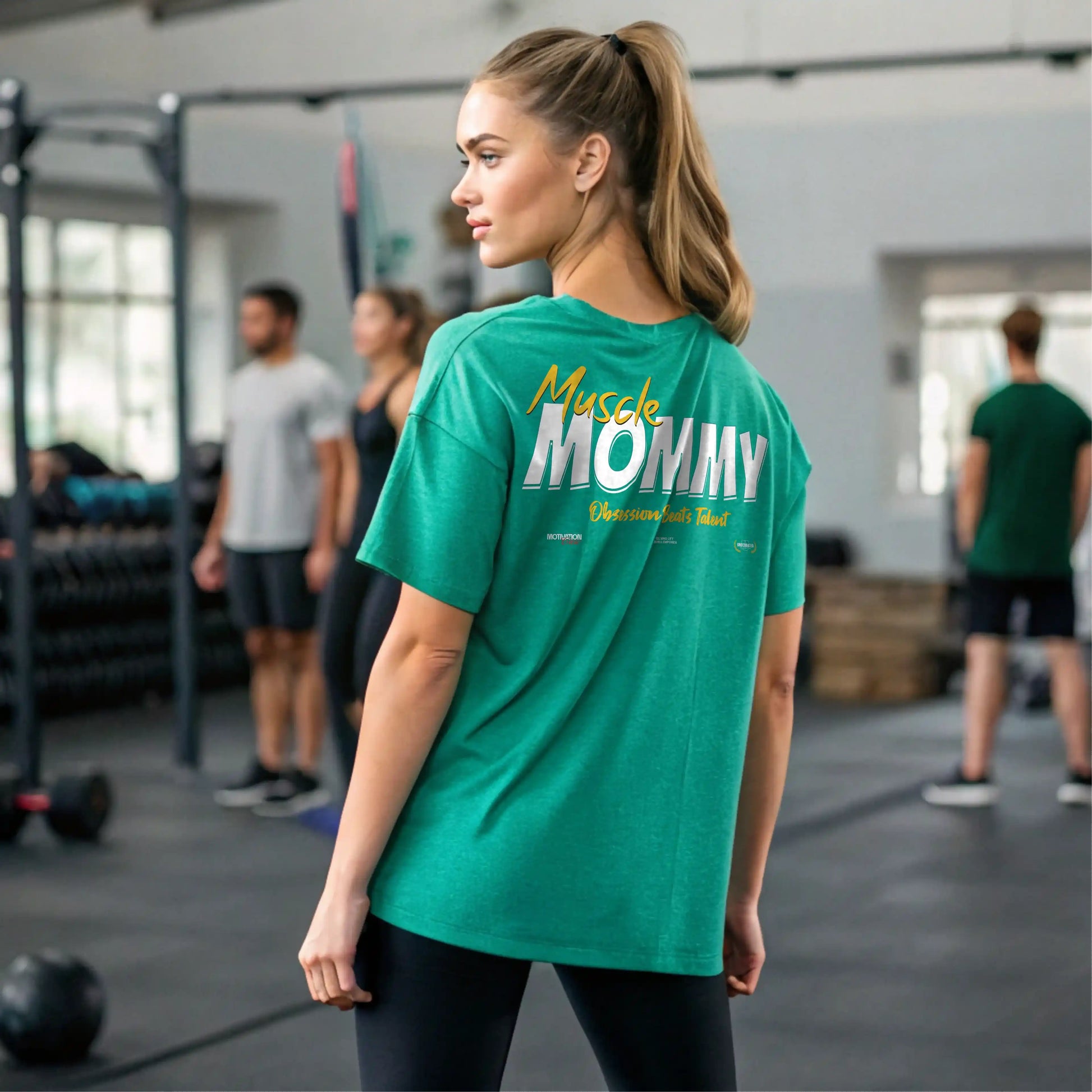 Camiseta oversize gym mujer muscle mommy en underrated.es