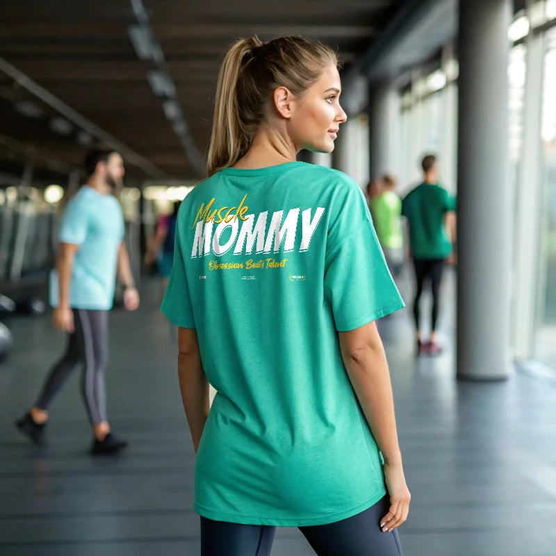 Camiseta oversize gym mujer muscle mommy en underrated.es