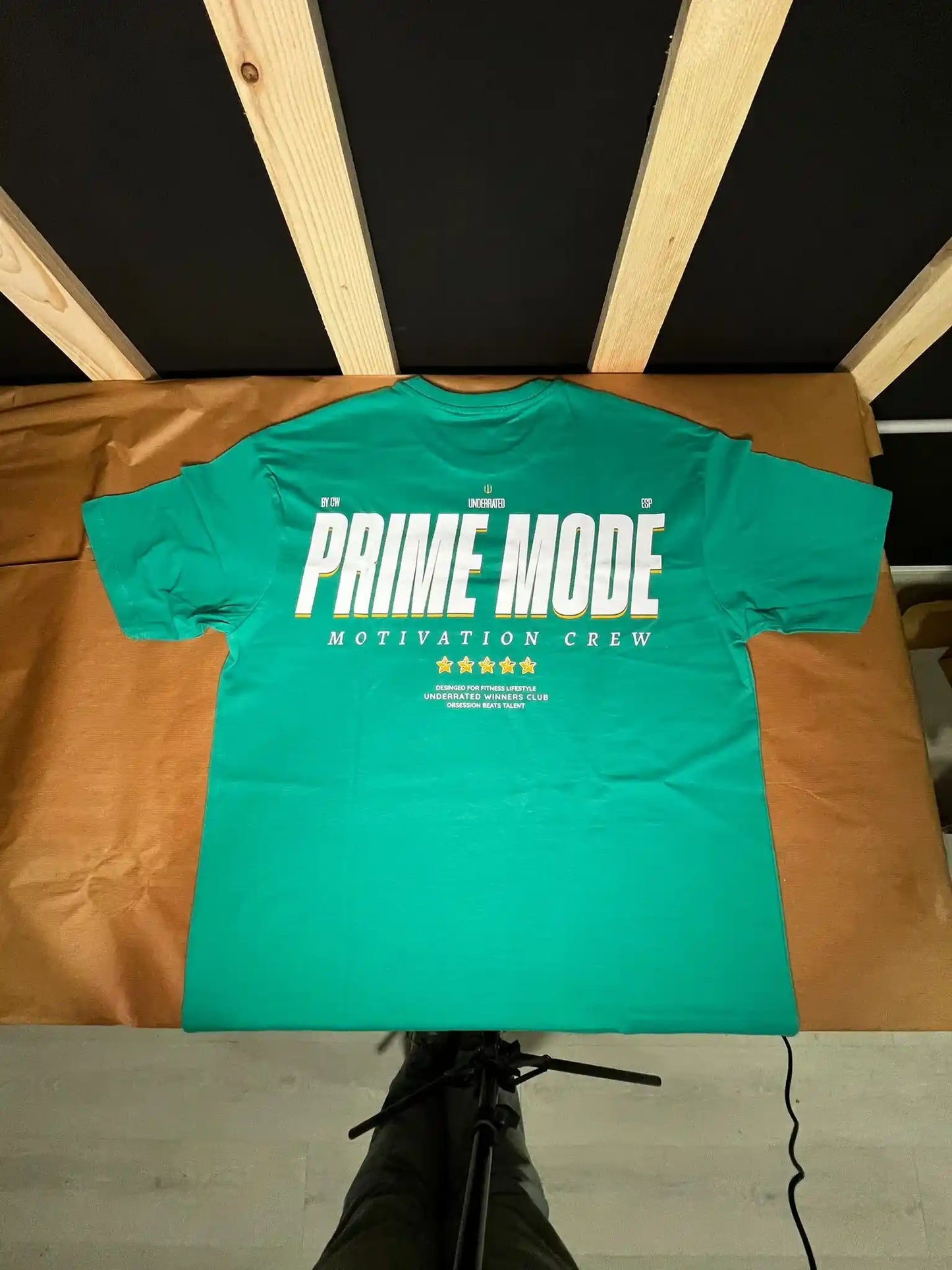 Camiseta oversize PRIME MODE verde en underrated.es