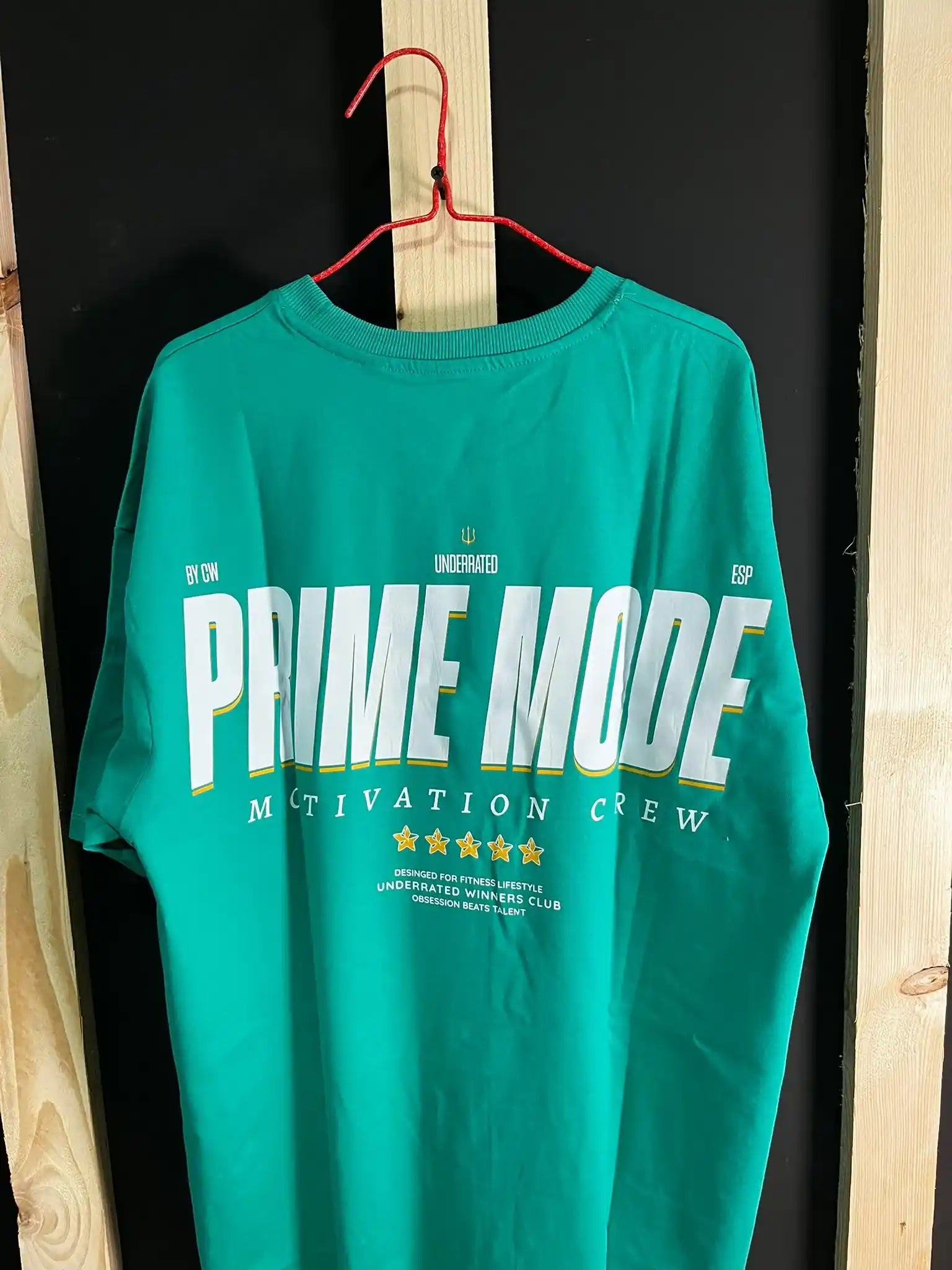 Camiseta oversize PRIME MODE verde en underrated.es