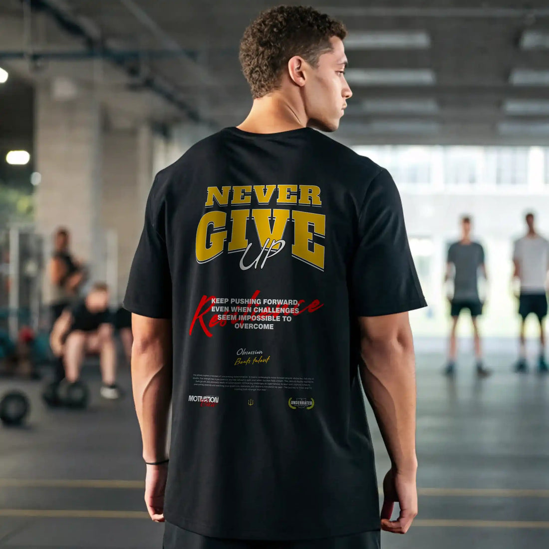 CAMISETA NEVER GIVE UP OVERSIZE GYM 