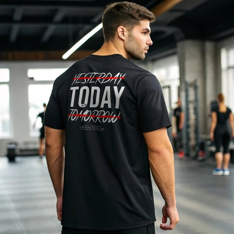 Camiseta oversize gym TODAY negra para hombre - Underrated - en el gimnasio