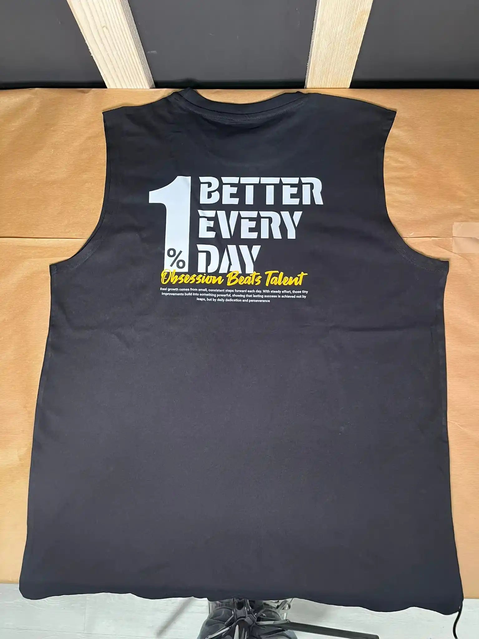 Camiseta sin mangas 1% BETTER EVERY DAY en underrated.es