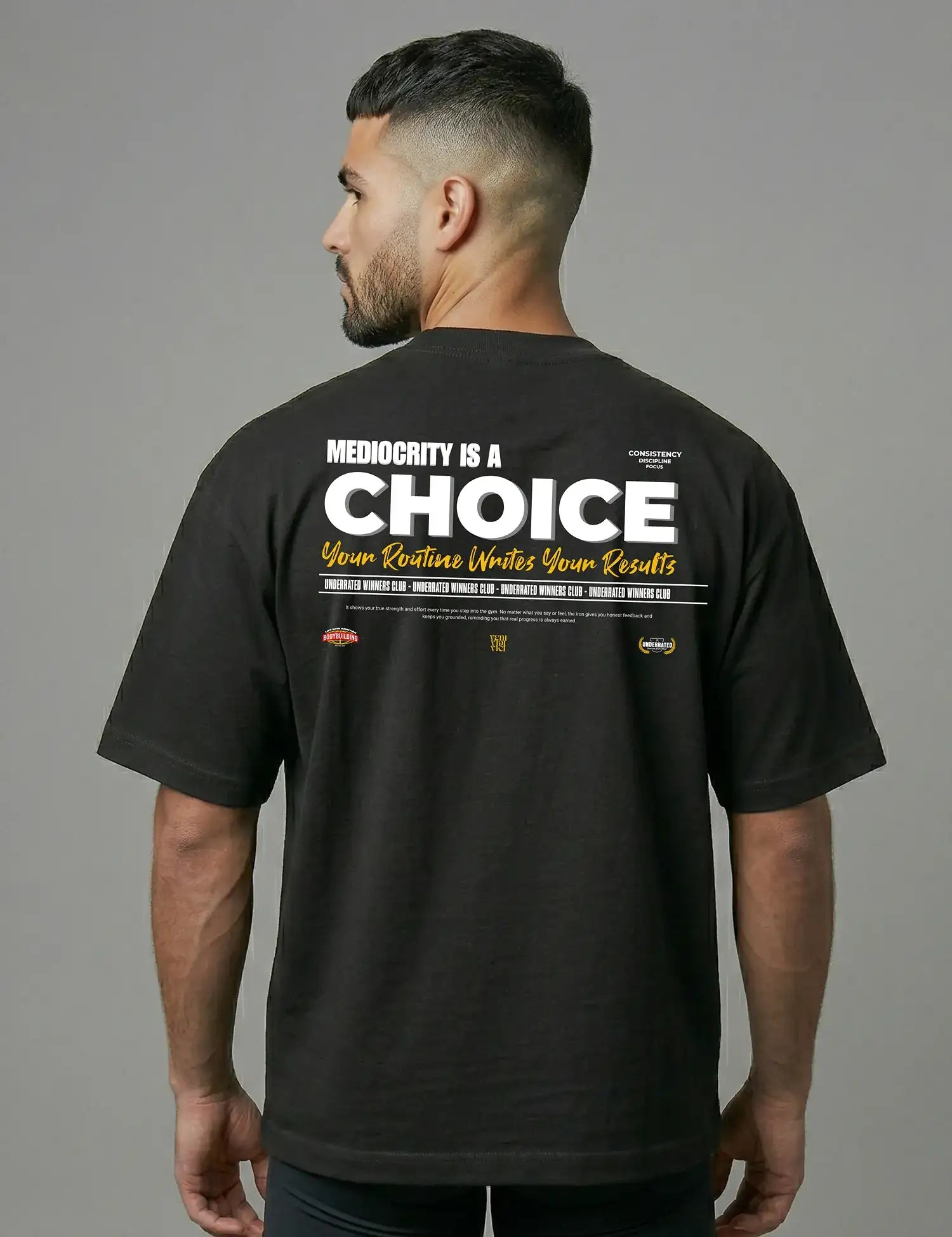 CAMISETA OVERSIZE GYM MEDIOCRITY IS A CHOICE UNDERRATED