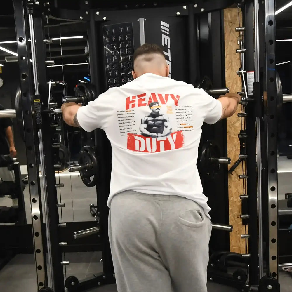 Camiseta oversize gym HEAVY DUTY blanca en la multipower entrenando para hombre - Underrated

