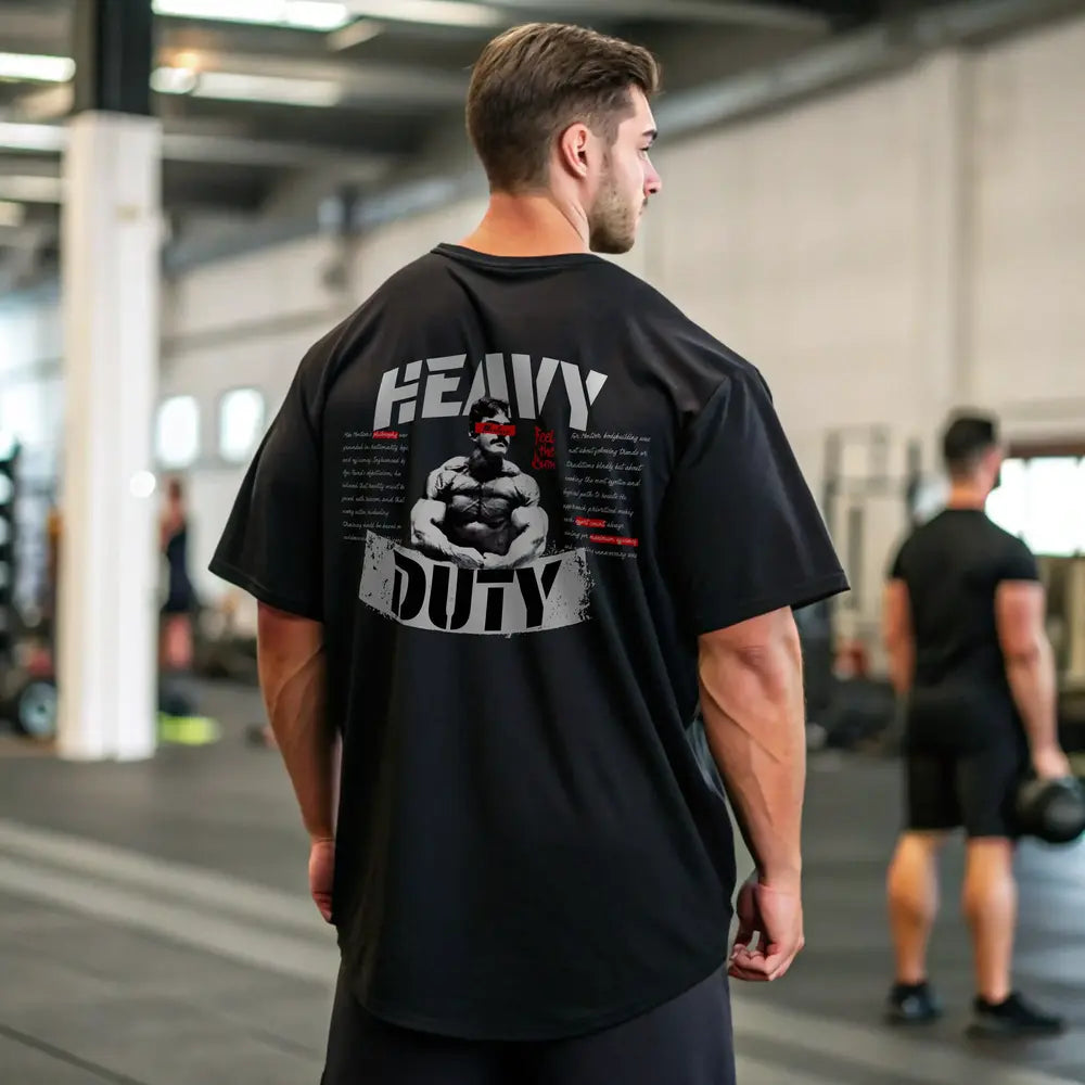 Camiseta oversize gym HEAVY DUTY negra para hombre de espaldas - Underrated
